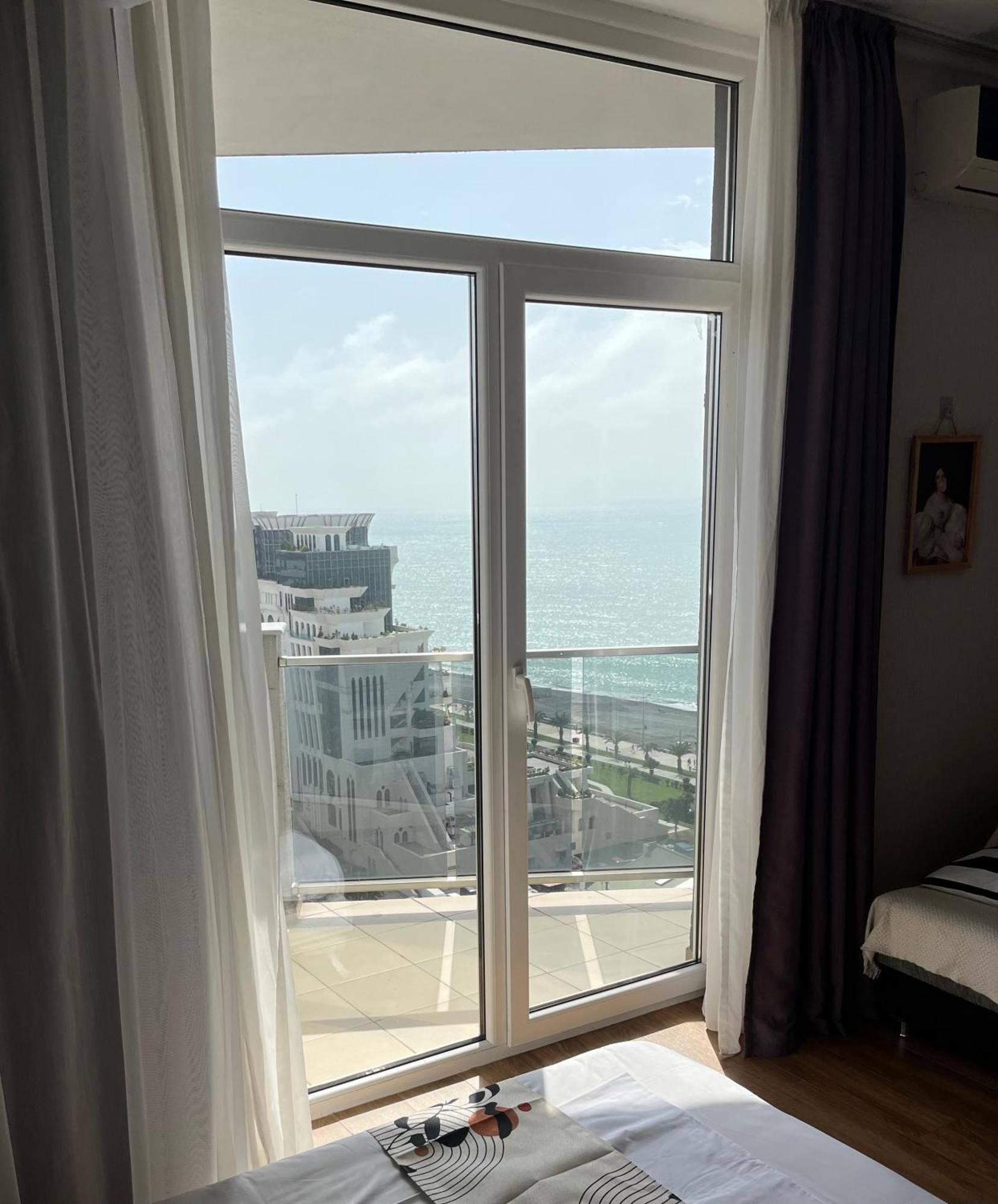 Sea Towers Lux 17-05 Apartment บาทูมิ ภายนอก รูปภาพ